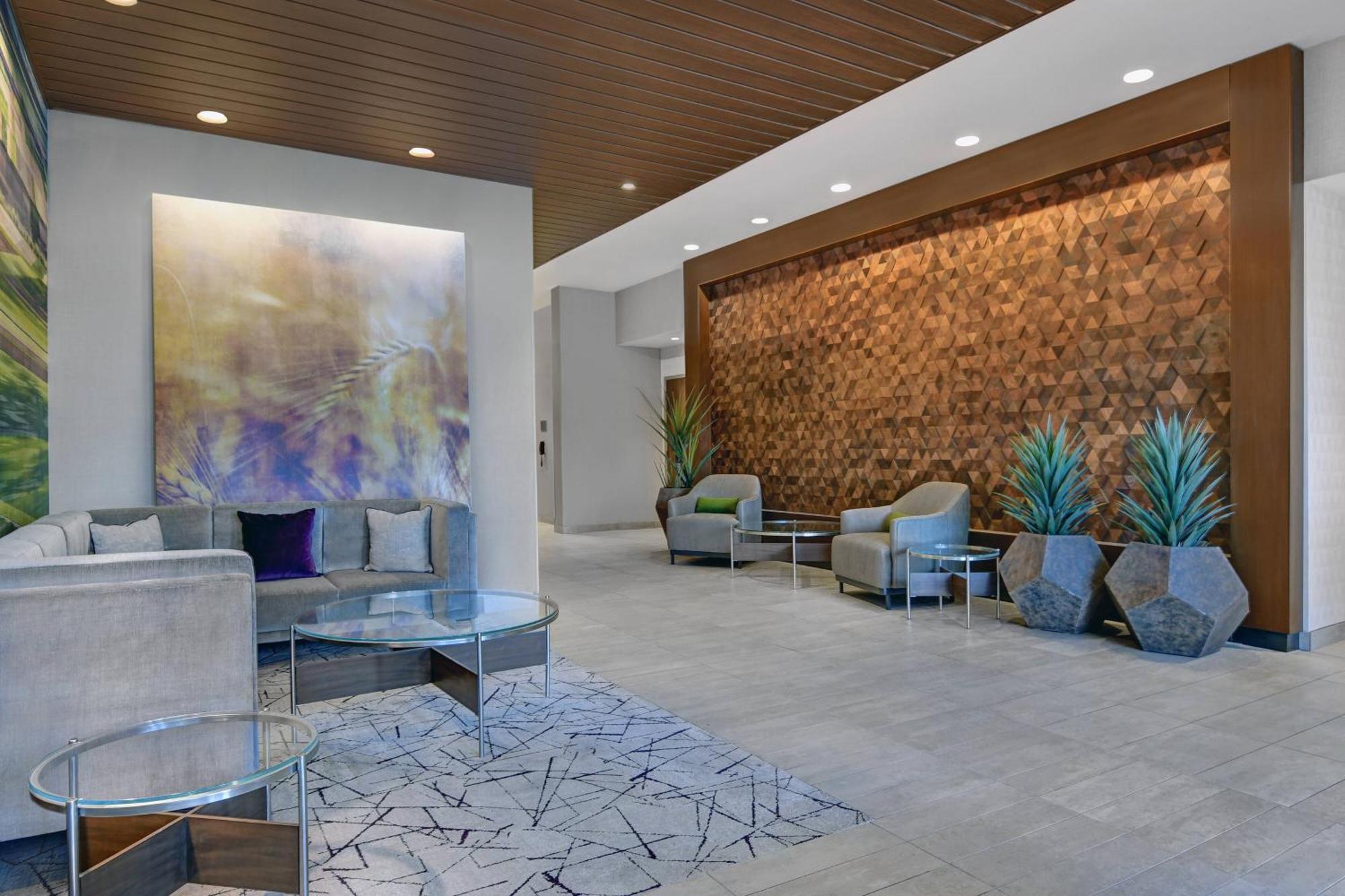 Courtyard By Marriott Manhattan Aggieville Exterior foto